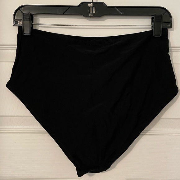 Black Old Navy swim bottoms Size Medium Like New Condition - Picture 2 of 3
